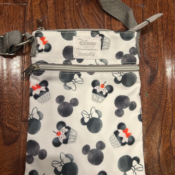 Disney loungefly crossbody  Bag with Mickey Mouse Print - Gray - Picture 4 of 4